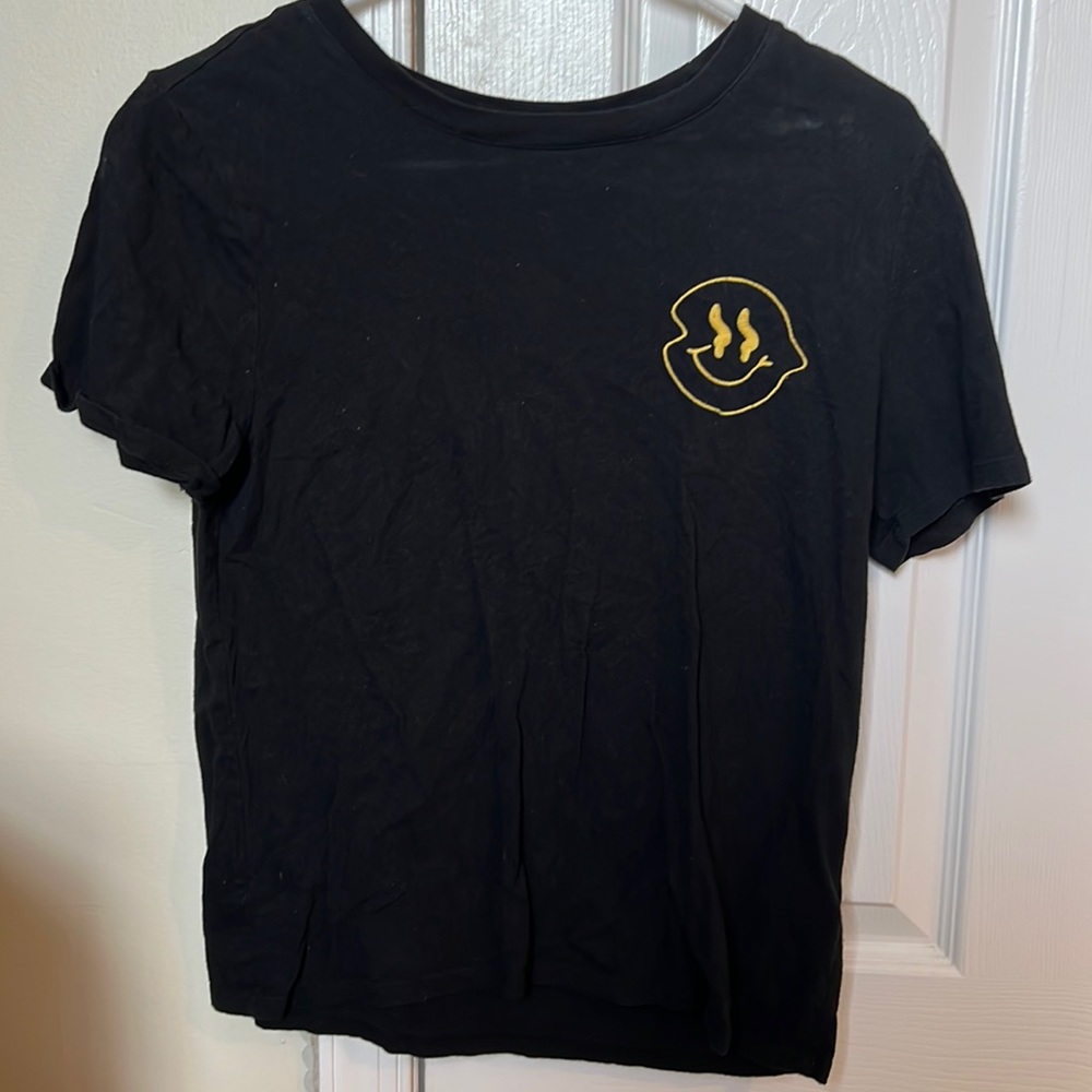 Black smiley face t shirt